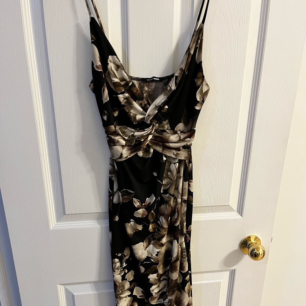 FASHION NOVA FLORAL DRESS WITH THIGH SLIT